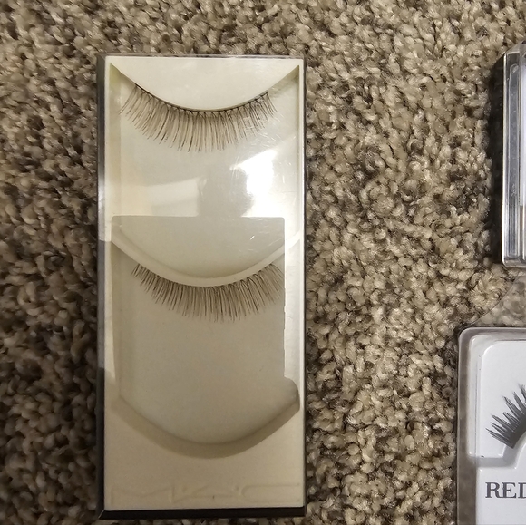 False eye lashes 10- Pairs - Picture 2 of 4
